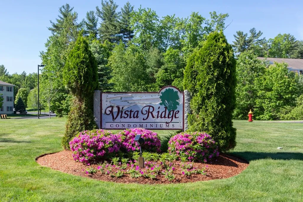 16 Vista Ridge Drive Londonderry NH 03053
