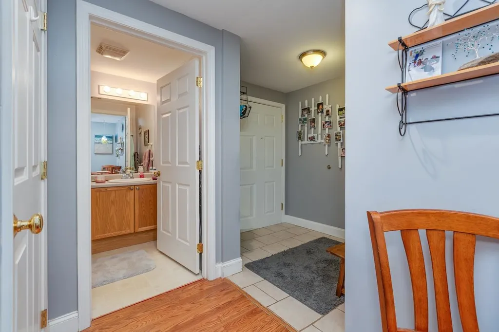 16 Vista Ridge Drive Londonderry NH 03053
