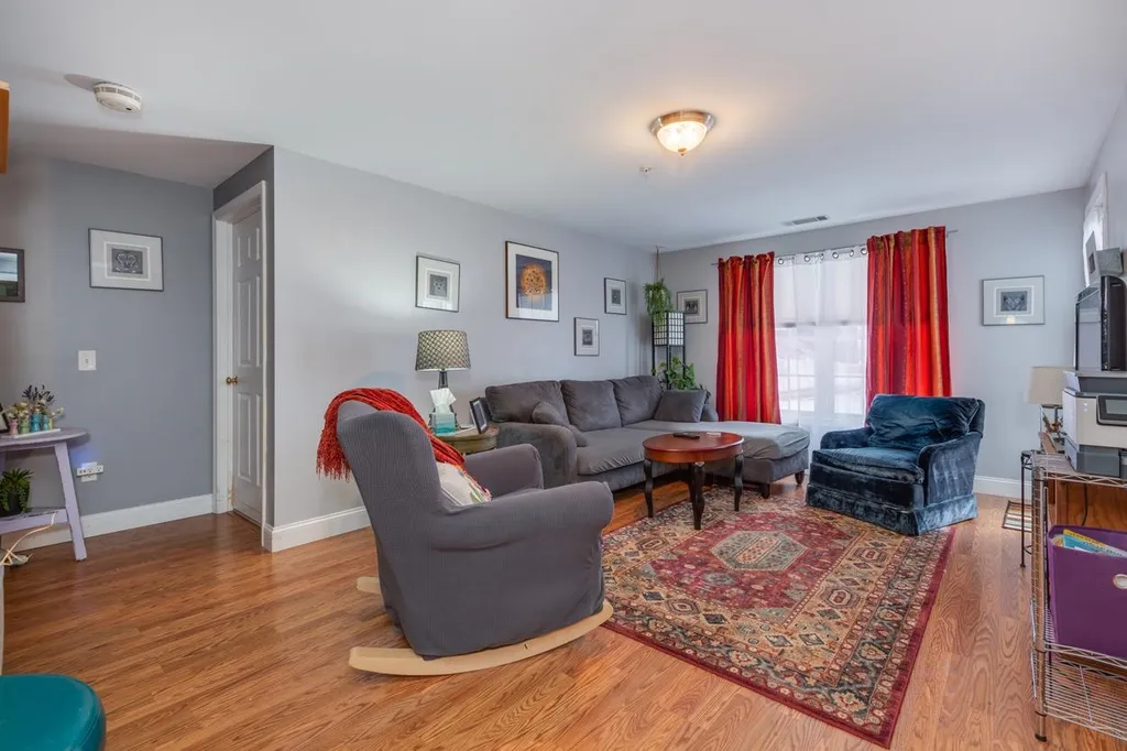 16 Vista Ridge Drive Londonderry NH 03053