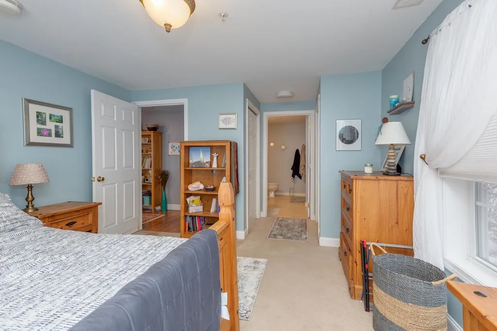 16 Vista Ridge Drive Londonderry NH 03053