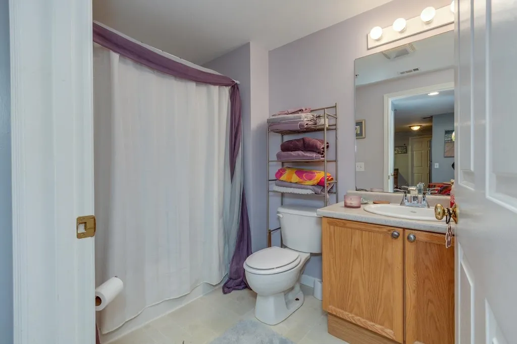 16 Vista Ridge Drive Londonderry NH 03053