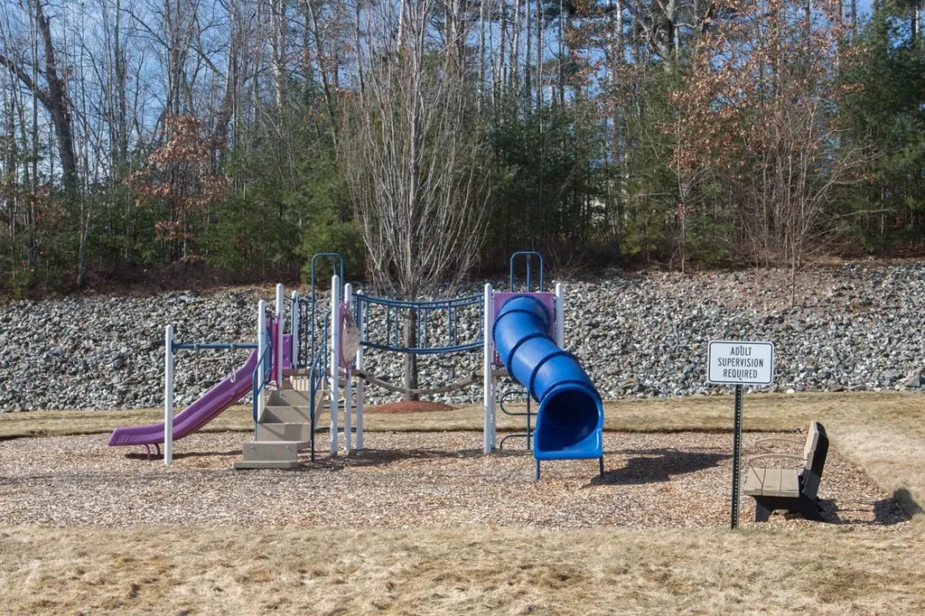 16 Vista Ridge Drive Londonderry NH 03053