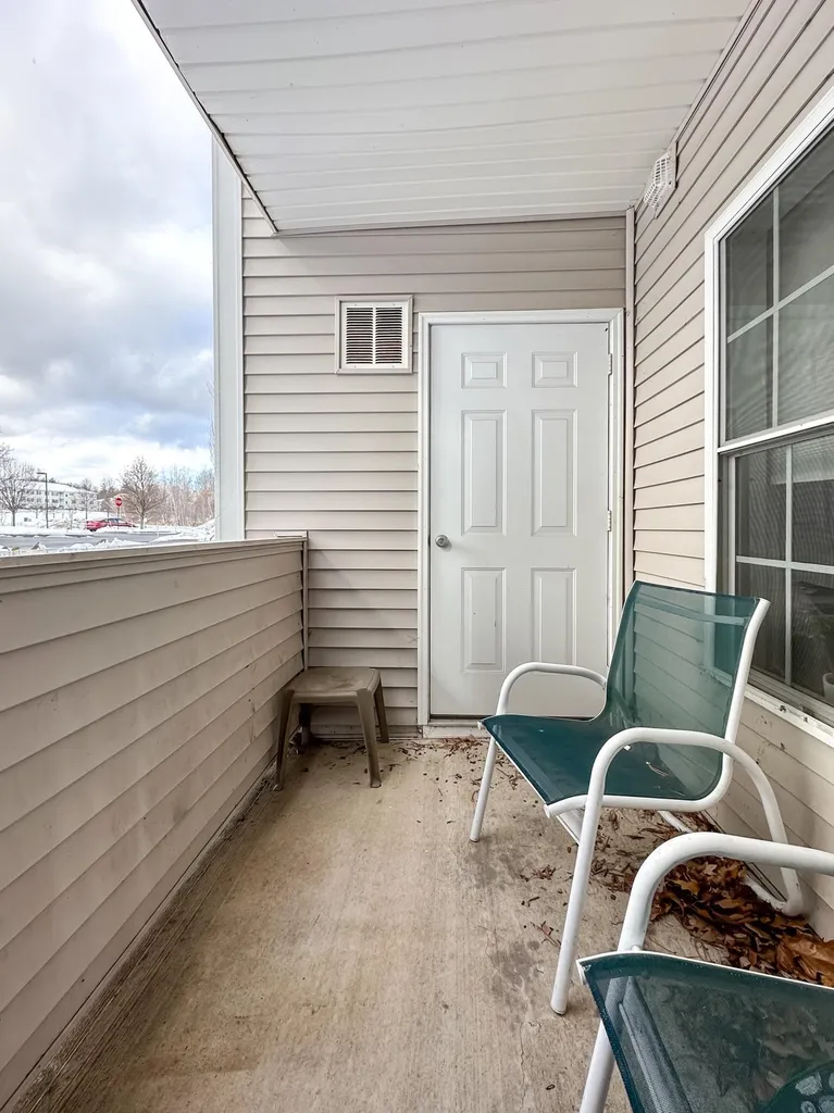 16 Vista Ridge Drive Londonderry NH 03053