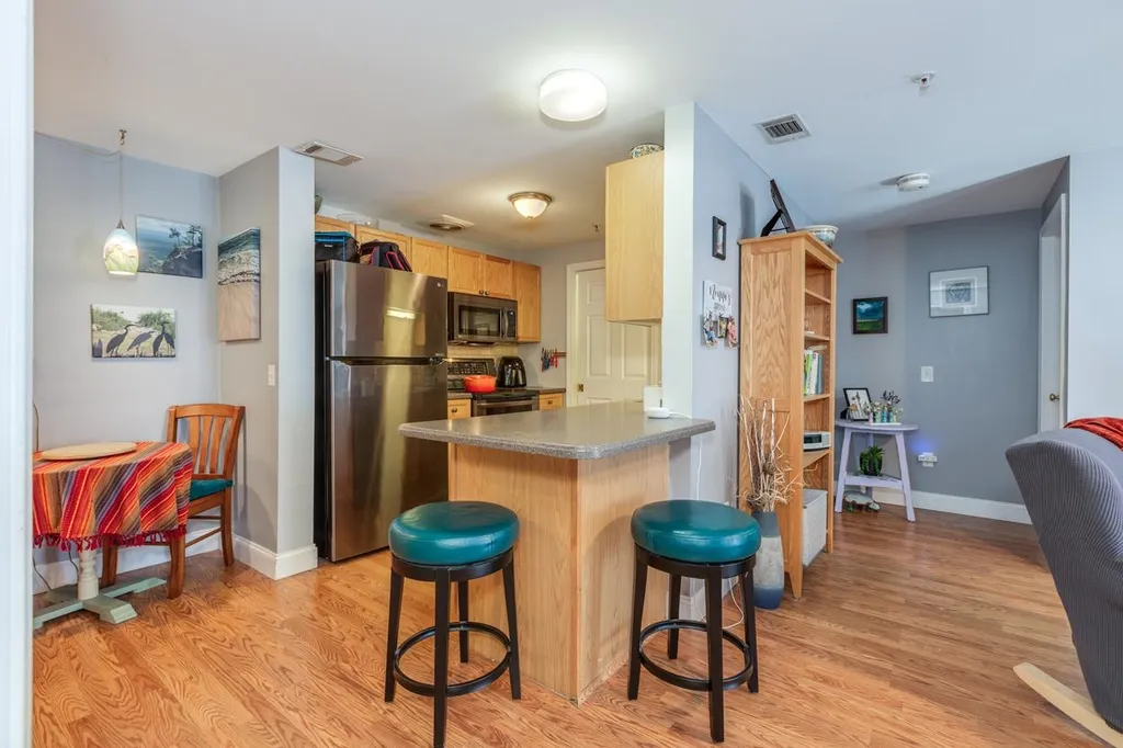 16 Vista Ridge Drive Londonderry NH 03053