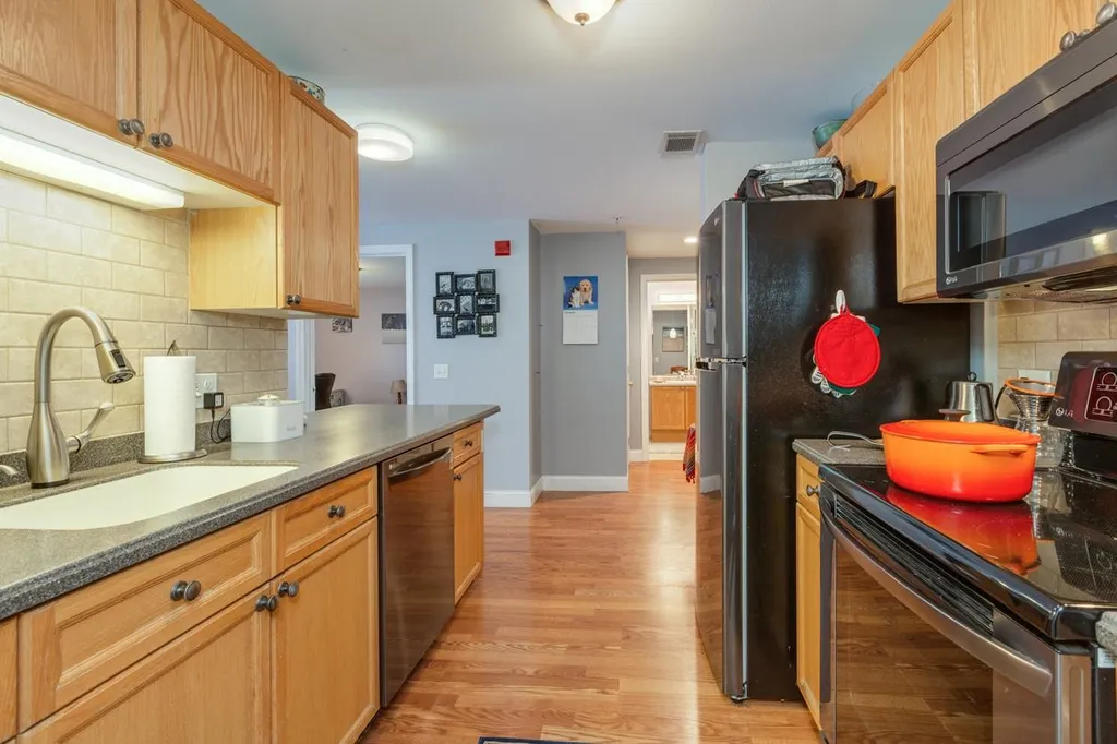 16 Vista Ridge Drive Londonderry NH 03053