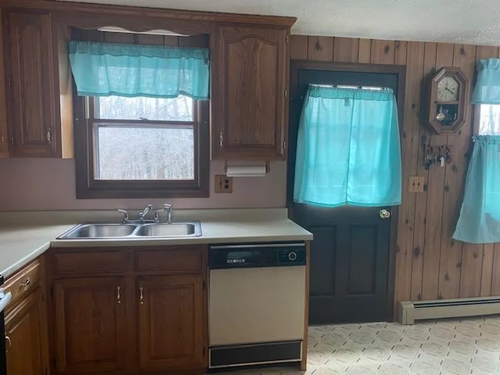 6 Gordon Drive Londonderry NH 03053