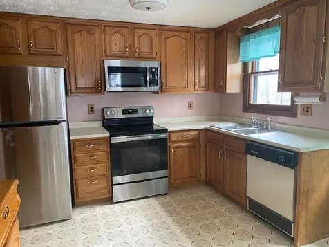 6 Gordon Drive Londonderry NH 03053