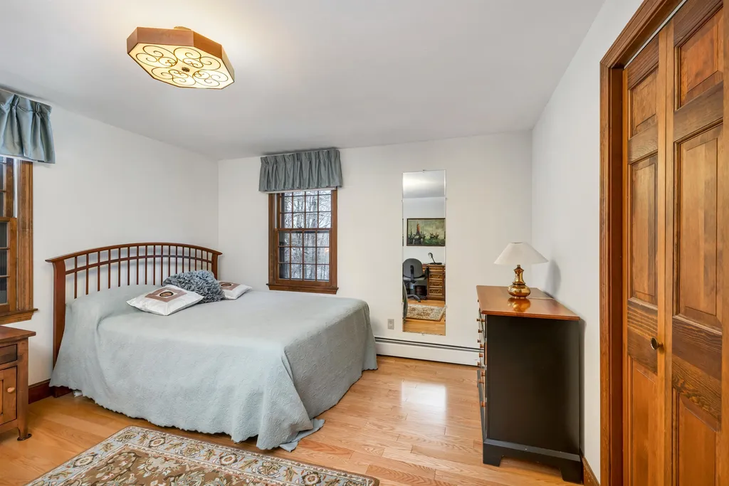 8 Kiowa Road Salem NH 03079
