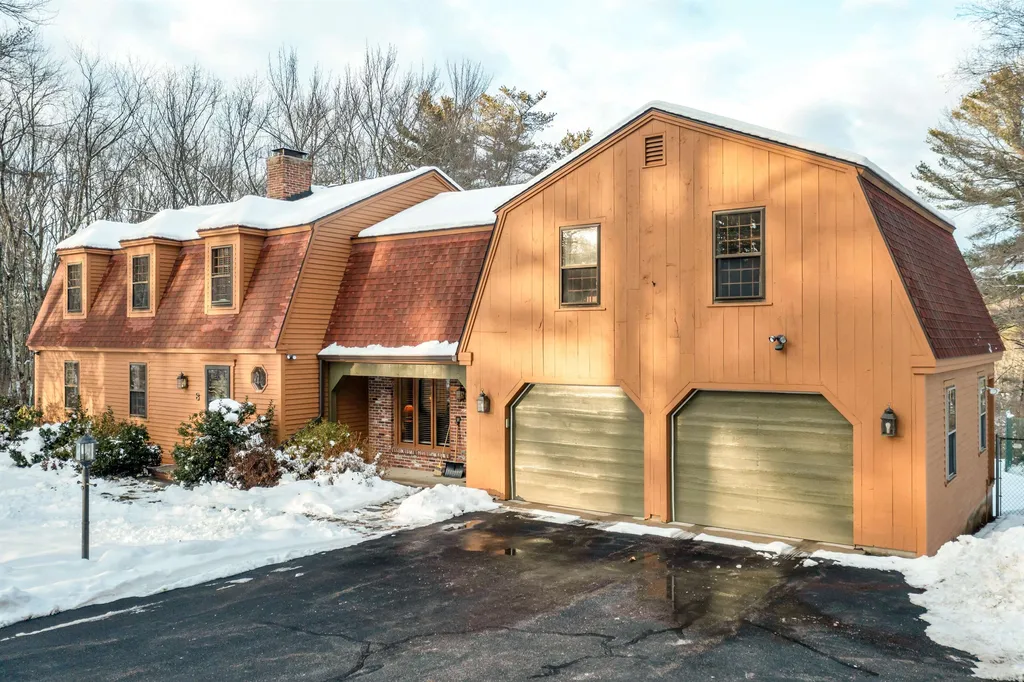 8 Kiowa Road Salem NH 03079