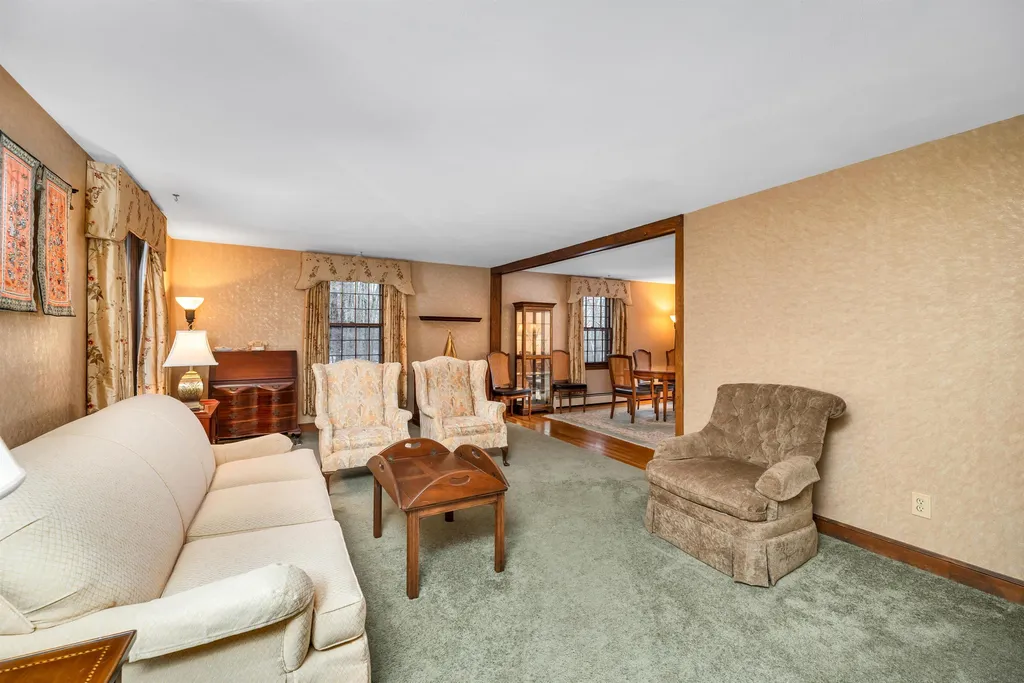 8 Kiowa Road Salem NH 03079