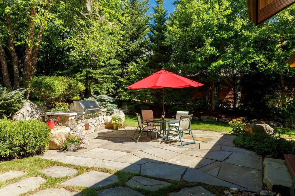 27 Echo Landing Road Moultonborough NH 03254