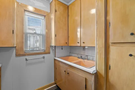 654 Chestnut Street Manchester NH 03104