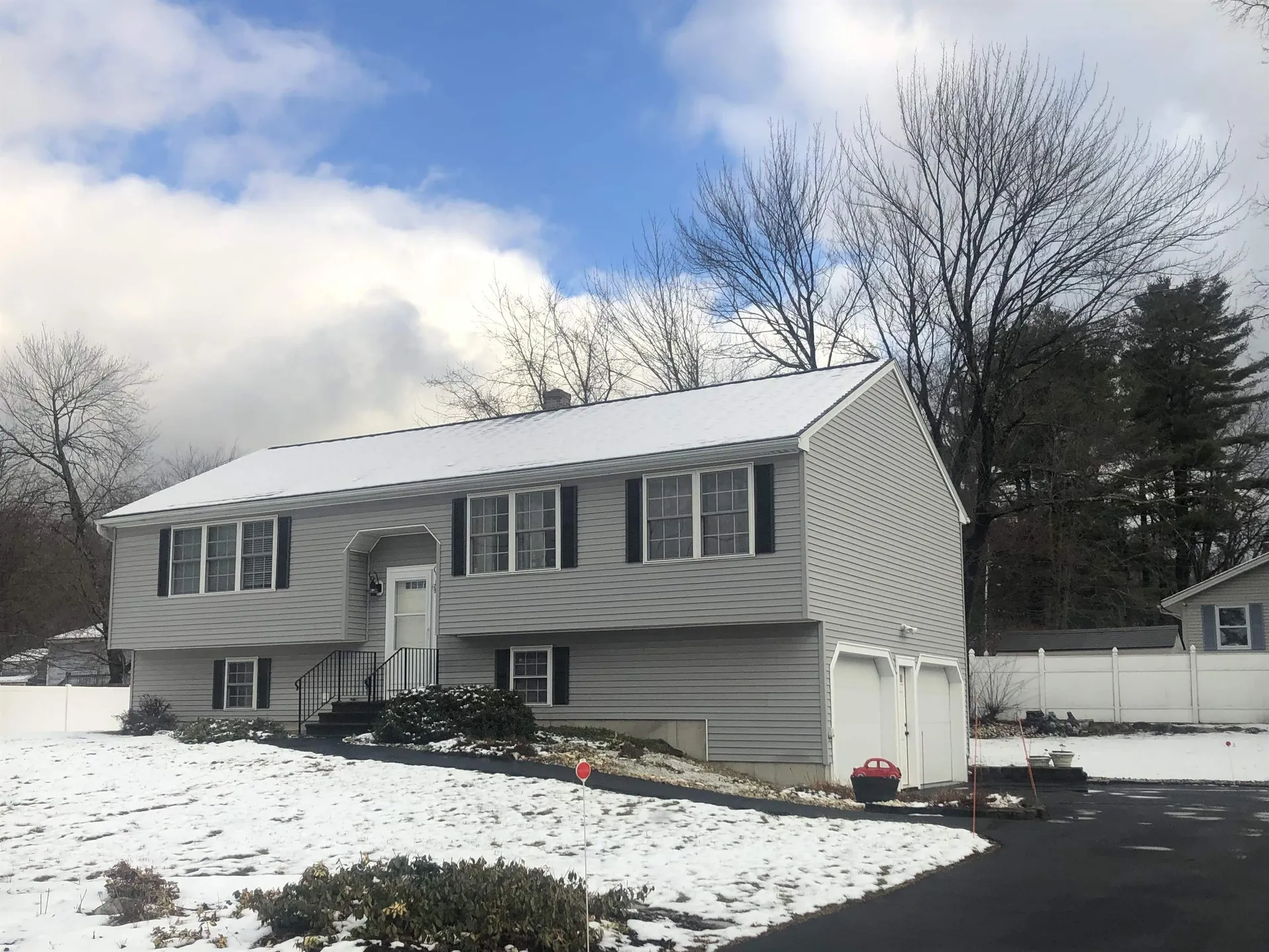 19 Coaker Avenue Hooksett NH 03106