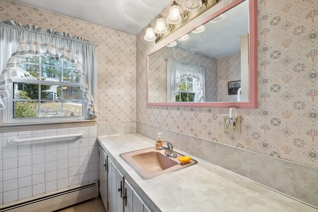 412 Grandview Road Pembroke NH 03275