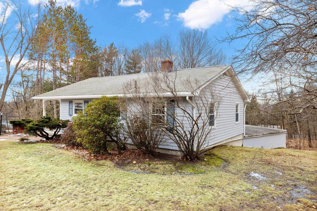 412 Grandview Road Pembroke NH 03275