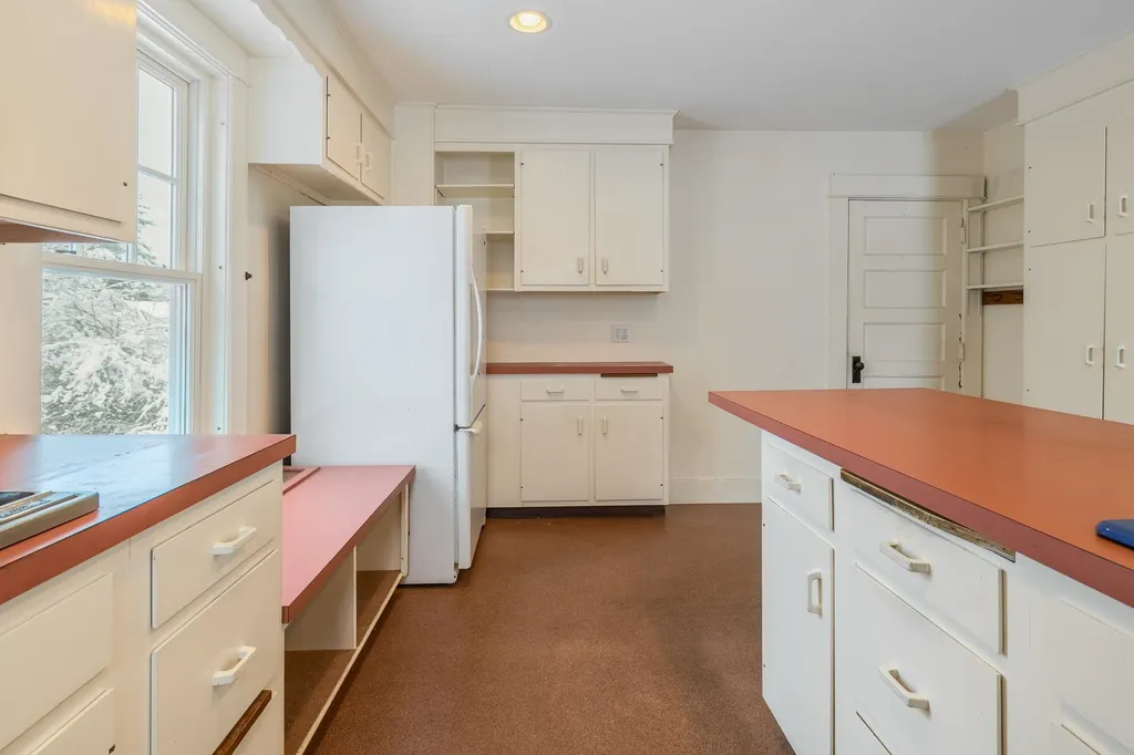 8 Ridge Road Hanover NH 03755