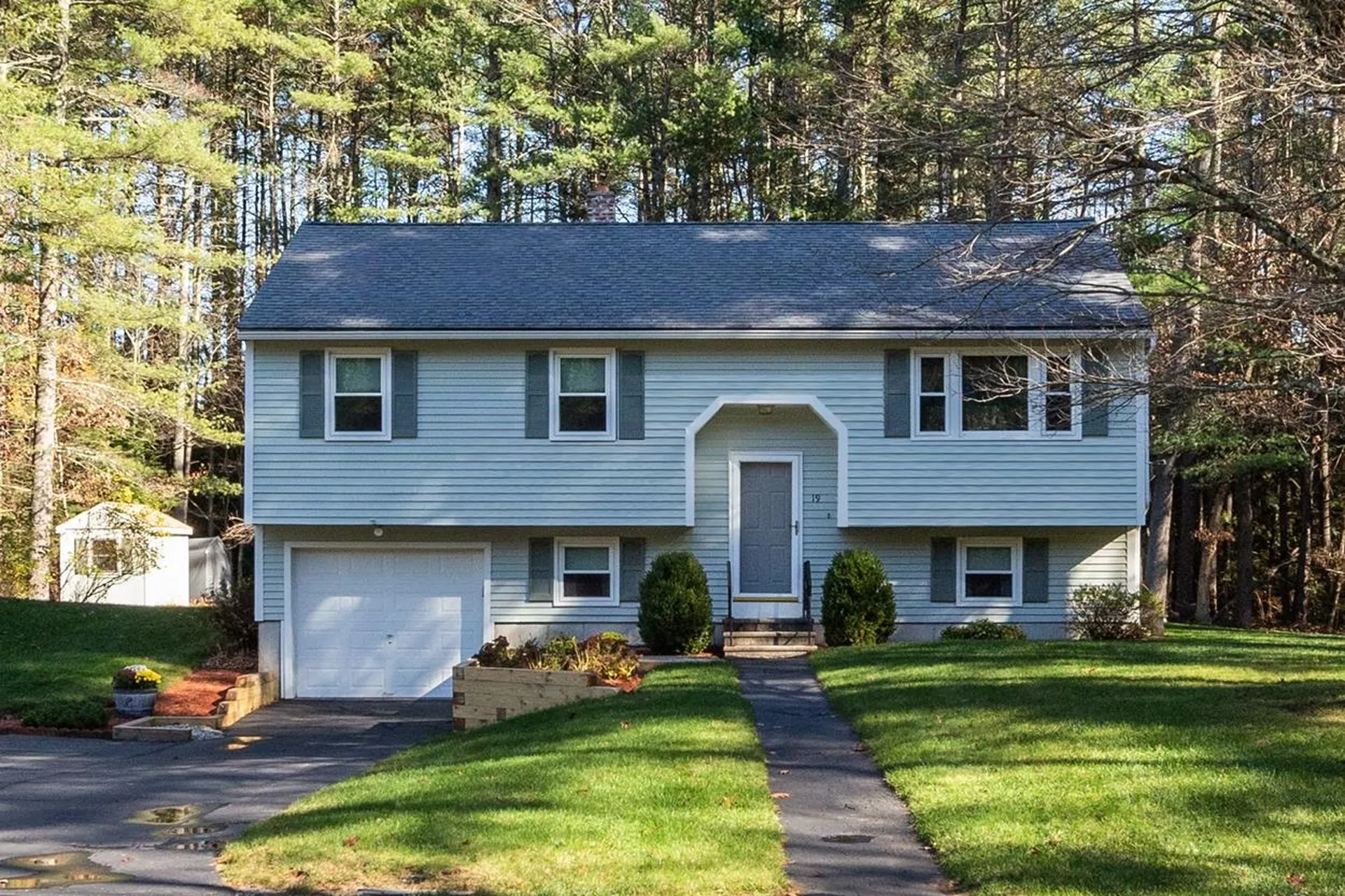 19 Teton Drive Londonderry NH 03053