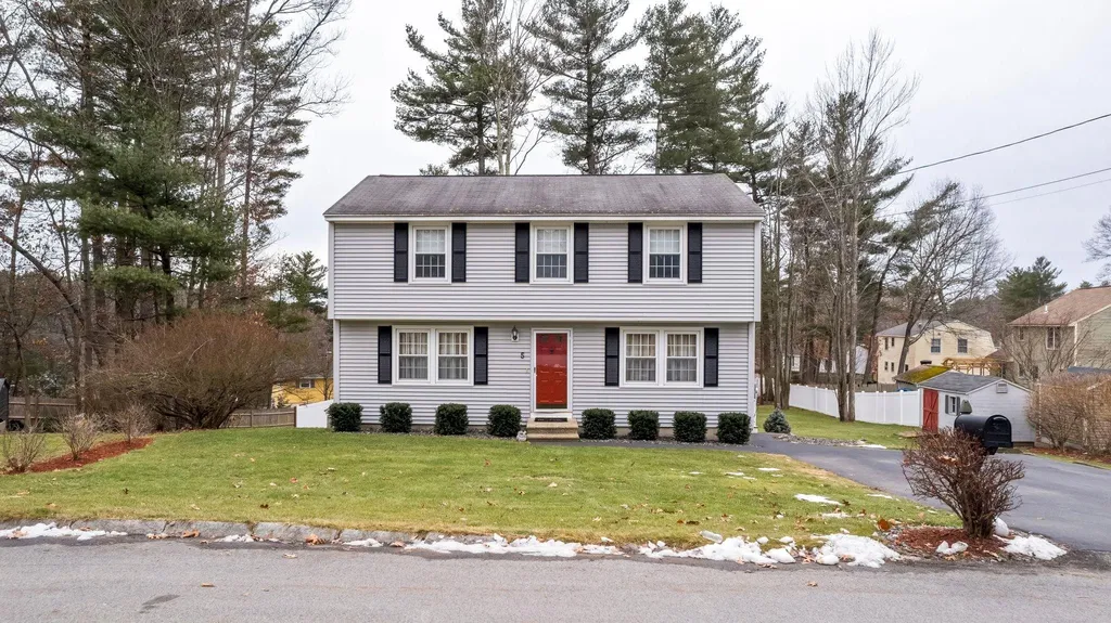 5 Ronnie Drive Nashua NH 03062