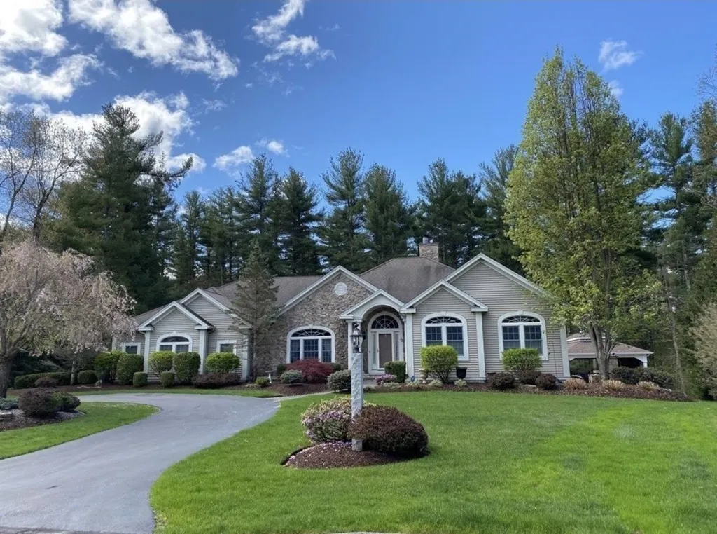 32 Tanglewood Drive Nashua NH 03062