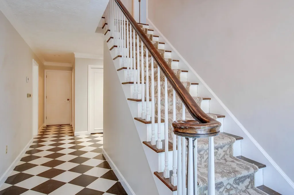 27 Buttonwood Road Bedford NH 03110