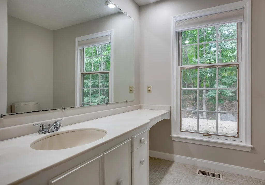27 Buttonwood Road Bedford NH 03110