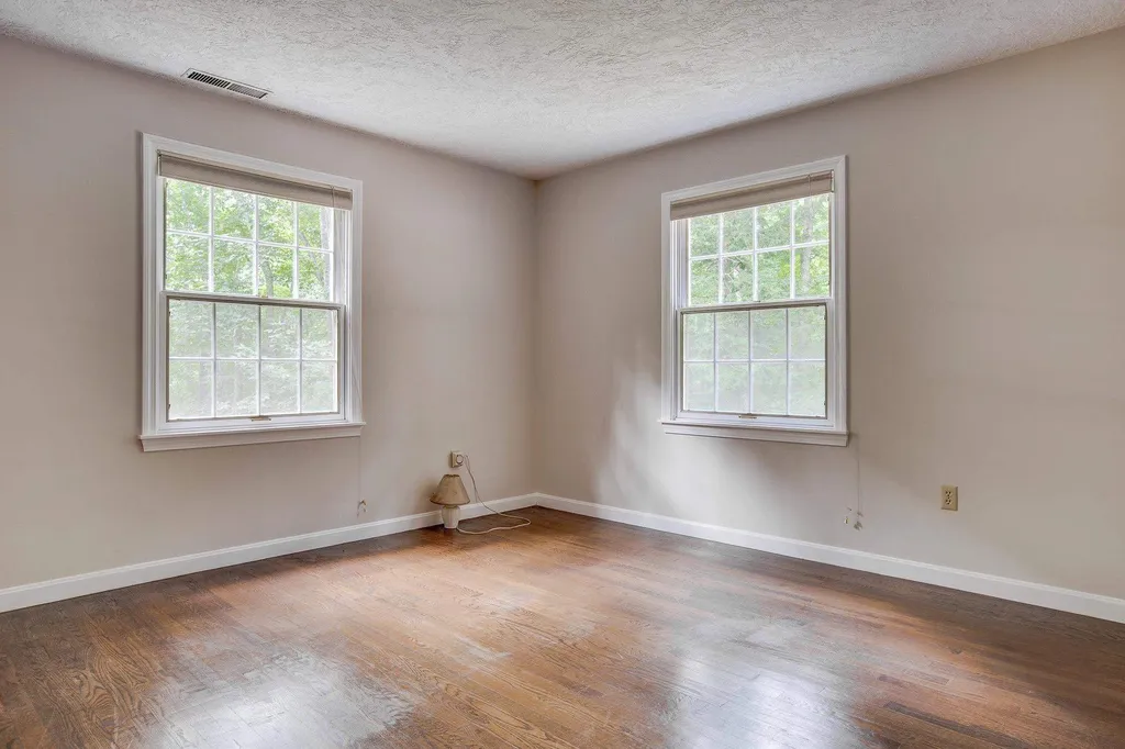 27 Buttonwood Road Bedford NH 03110