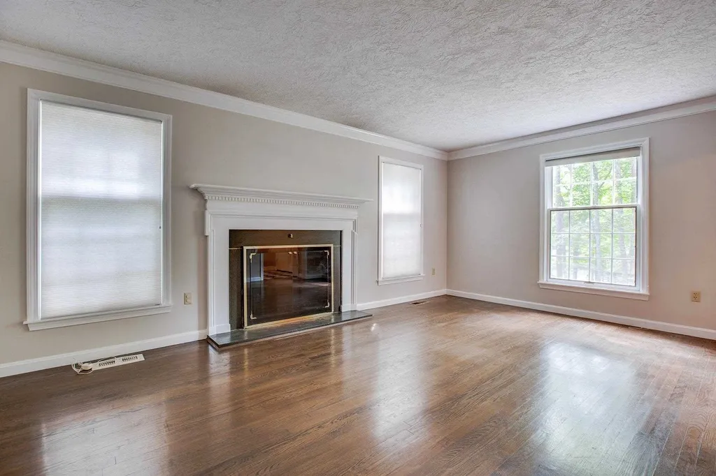 27 Buttonwood Road Bedford NH 03110