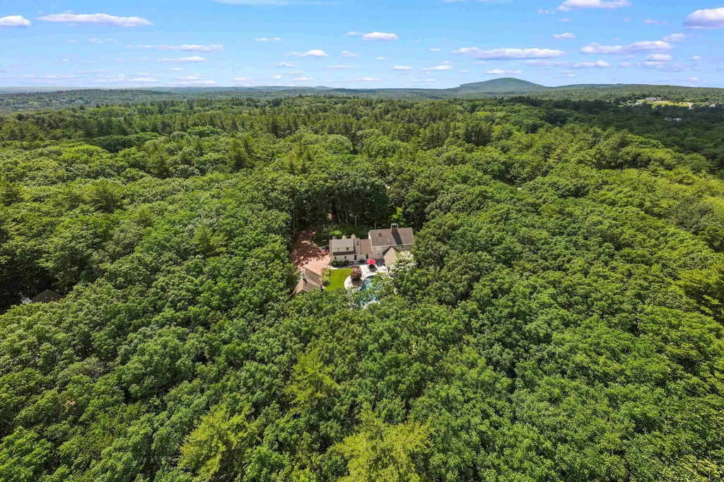 10 Laurel Drive Bedford NH 03110