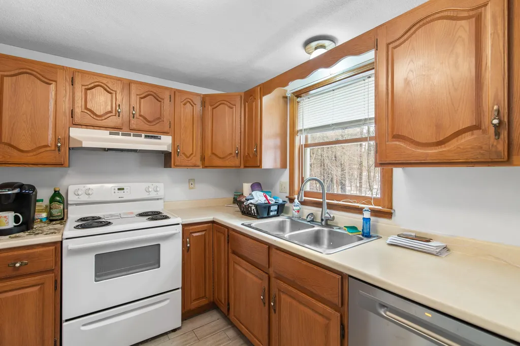 20 Bockes Road Hudson NH 03051