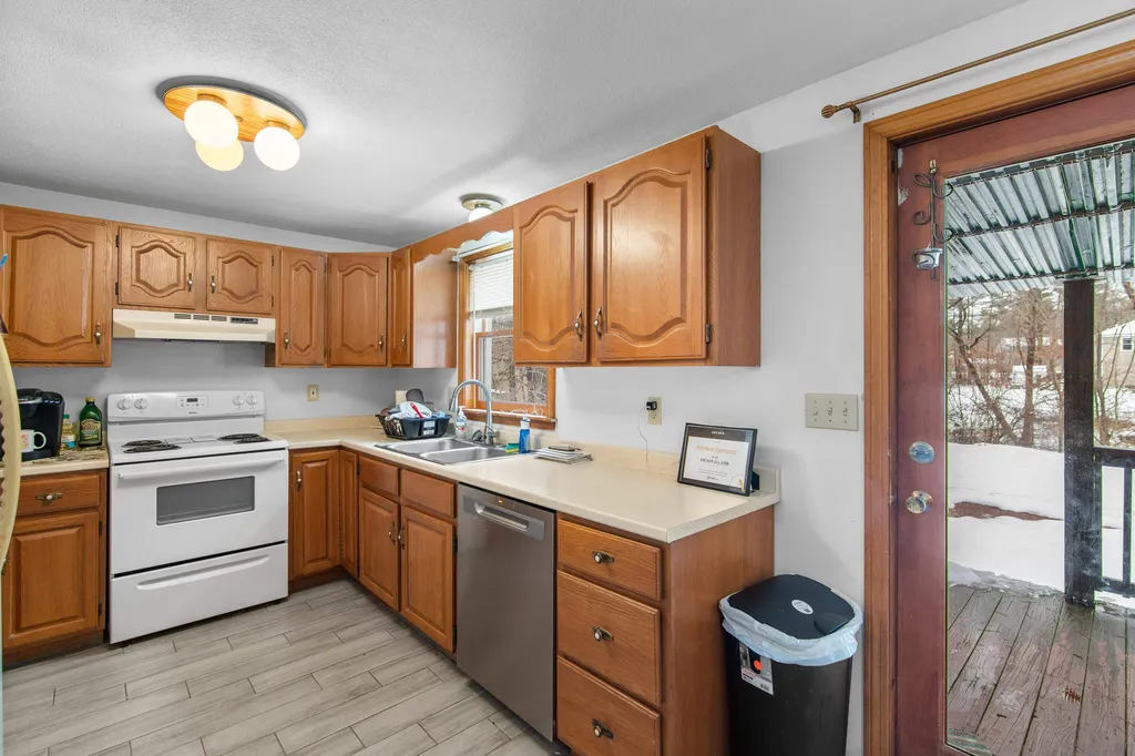 20 Bockes Road Hudson NH 03051