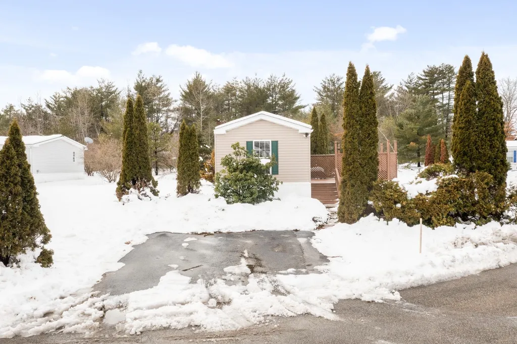 14 Welch Lane Raymond NH 03077
