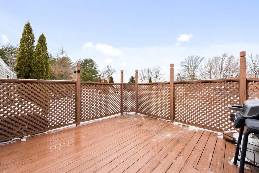 14 Welch Lane Raymond NH 03077