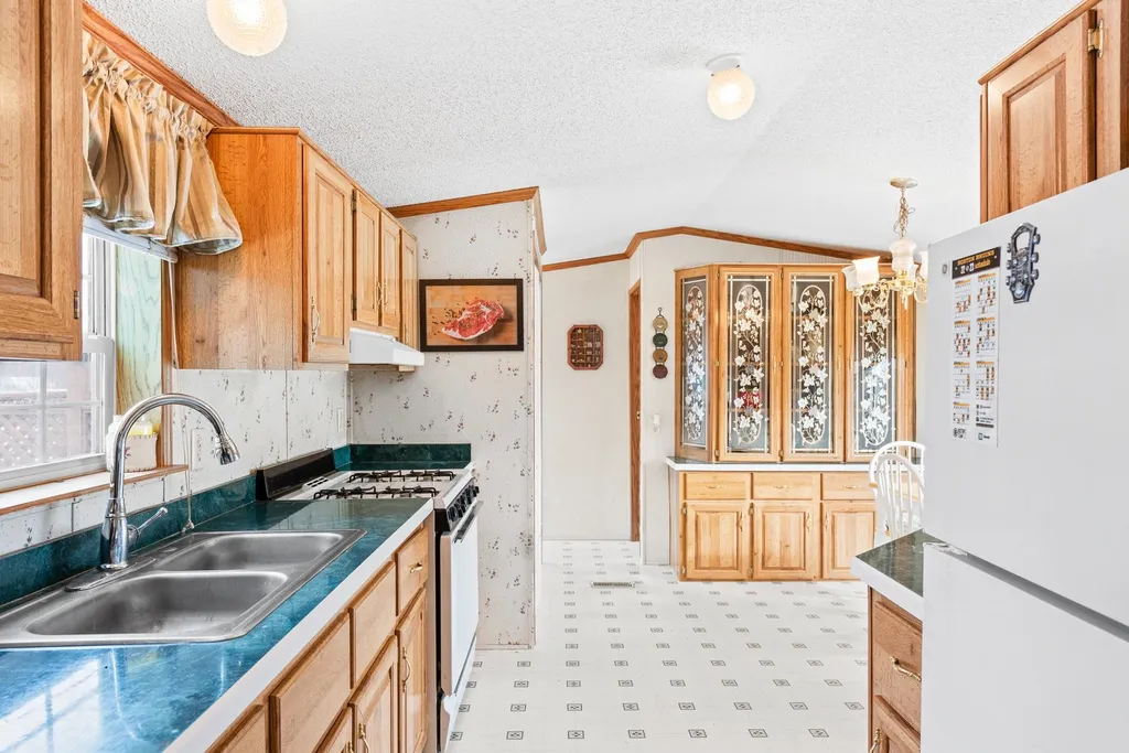 14 Welch Lane Raymond NH 03077