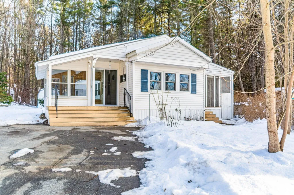 15 Bangor Street Nashua NH 03063