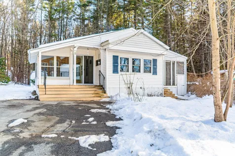 15 Bangor Street Nashua NH 03063