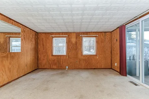 15 Bangor Street Nashua NH 03063