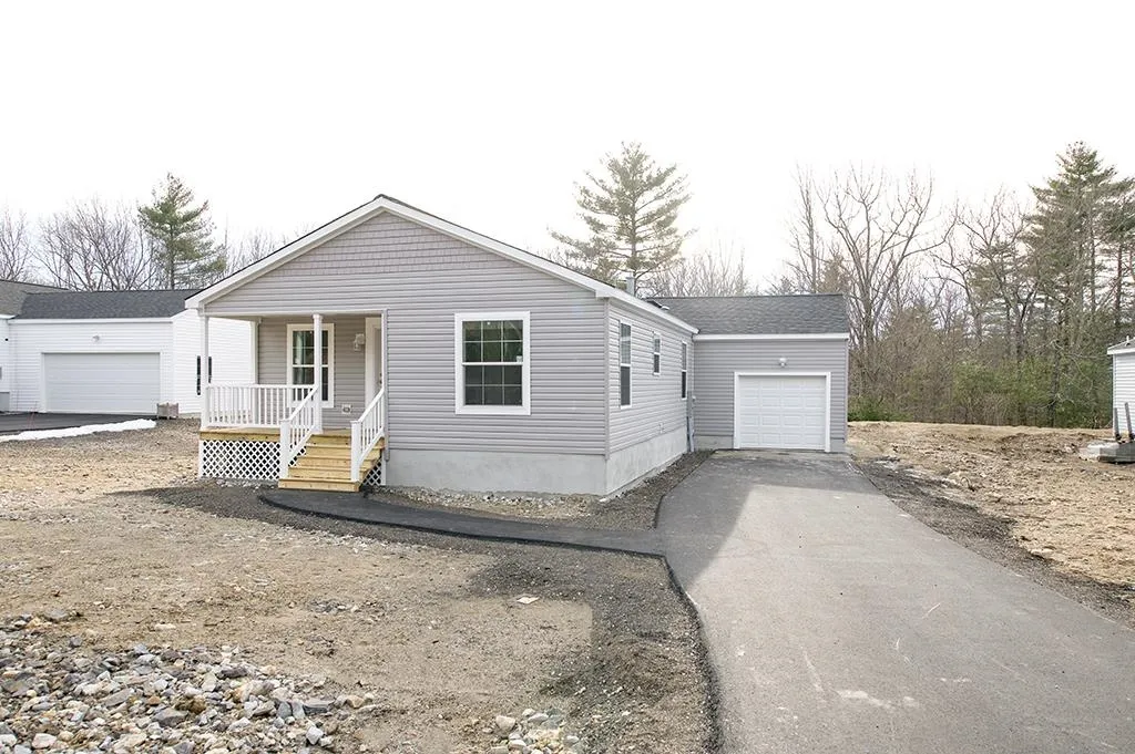 17 Sharon Way Fremont NH 03044