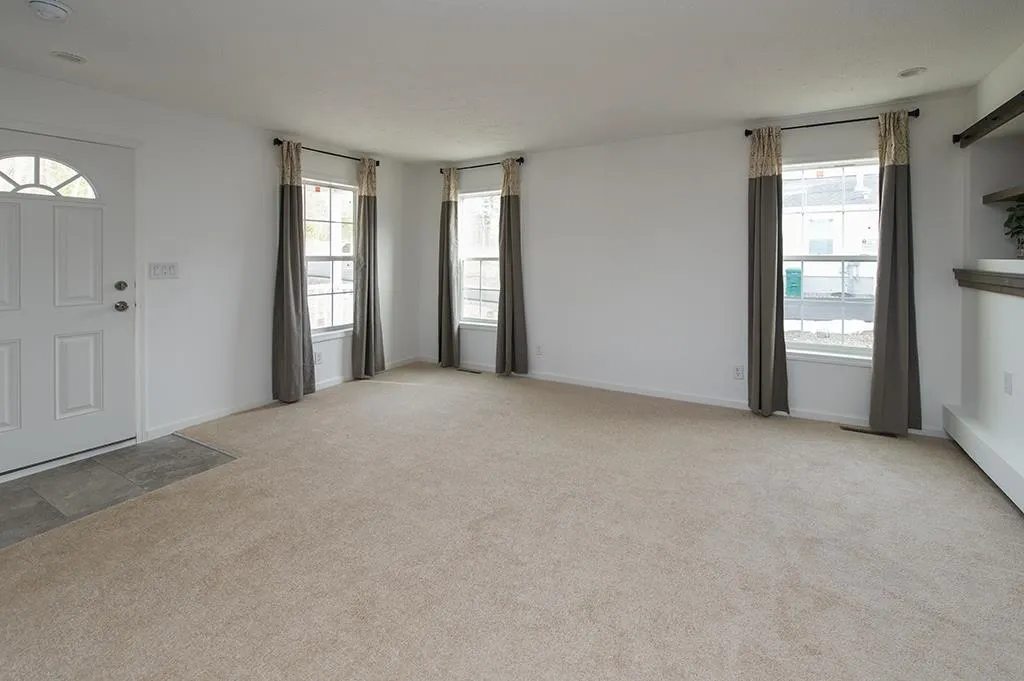 17 Sharon Way Fremont NH 03044