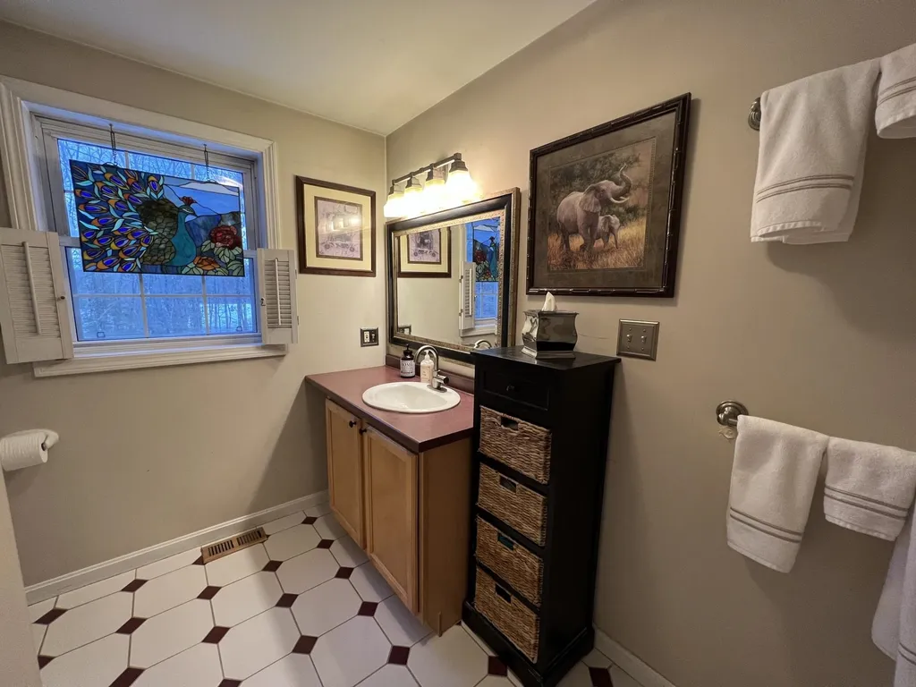 34 Trent Road Hooksett NH 03106
