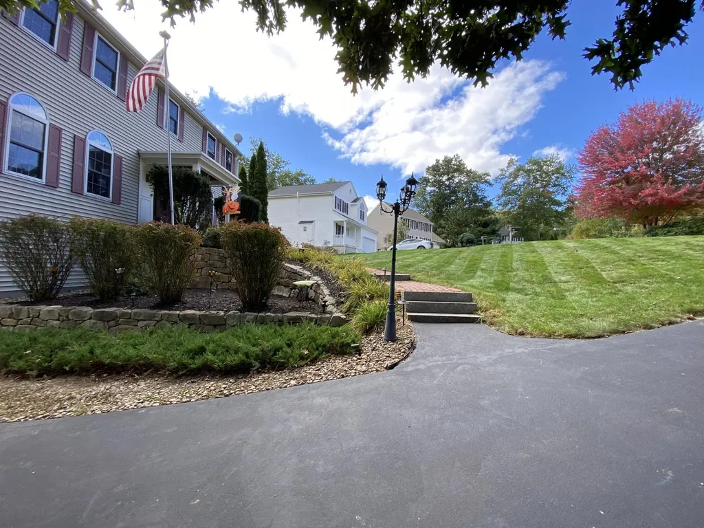 34 Trent Road Hooksett NH 03106
