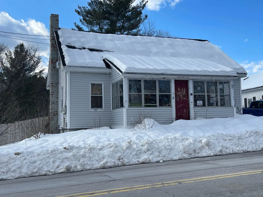 27 Crescent Street Pittsfield NH 03263