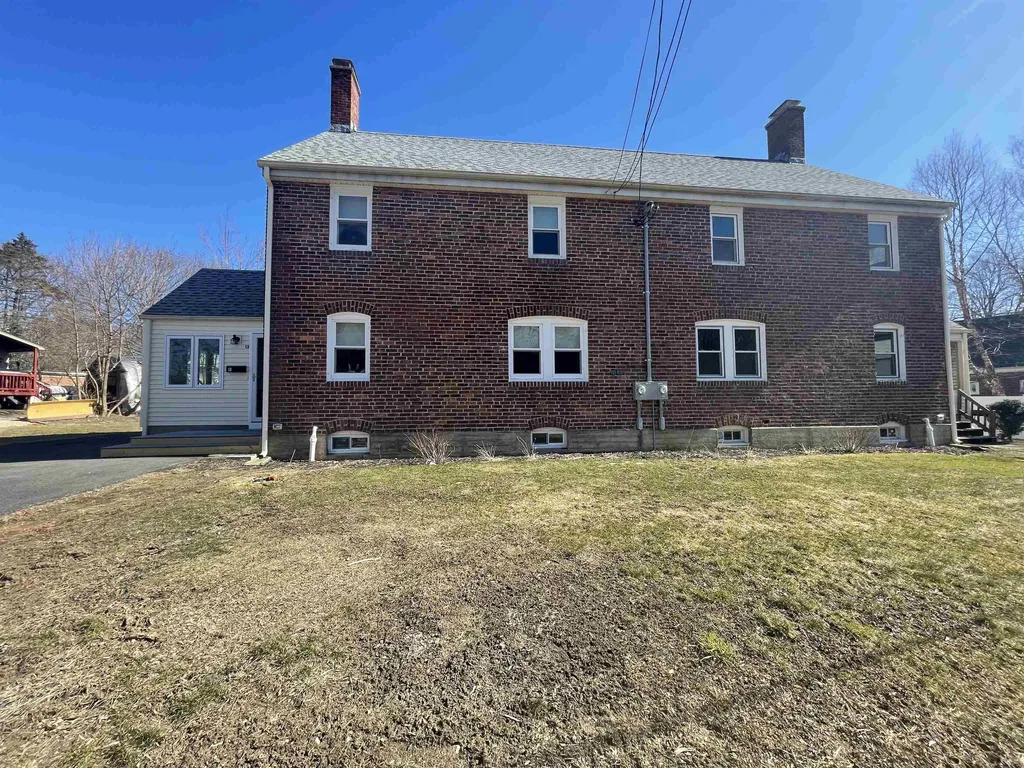 13 Cedar Street Newmarket NH 03857
