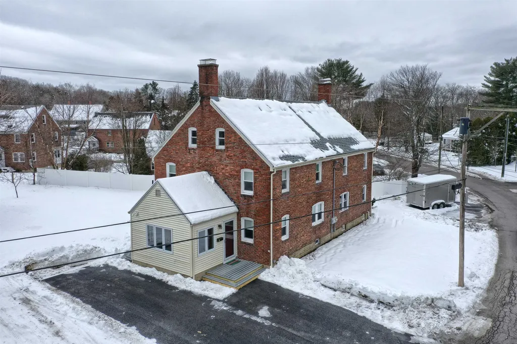 13 Cedar Street Newmarket NH 03857