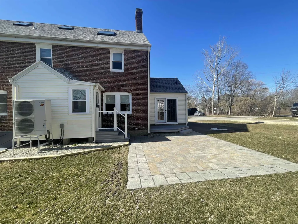 13 Cedar Street Newmarket NH 03857