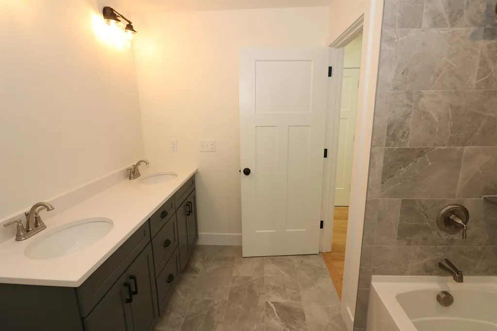 4 Bryson Lane Lee NH 03861