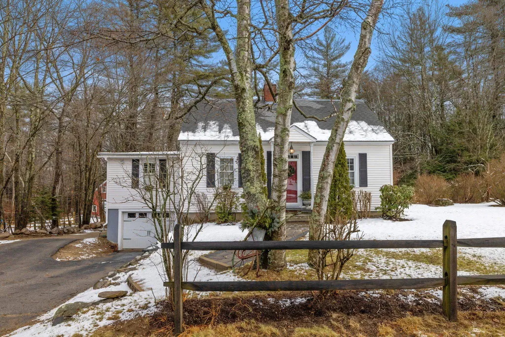35 Logging Hill Road Bow NH 03304