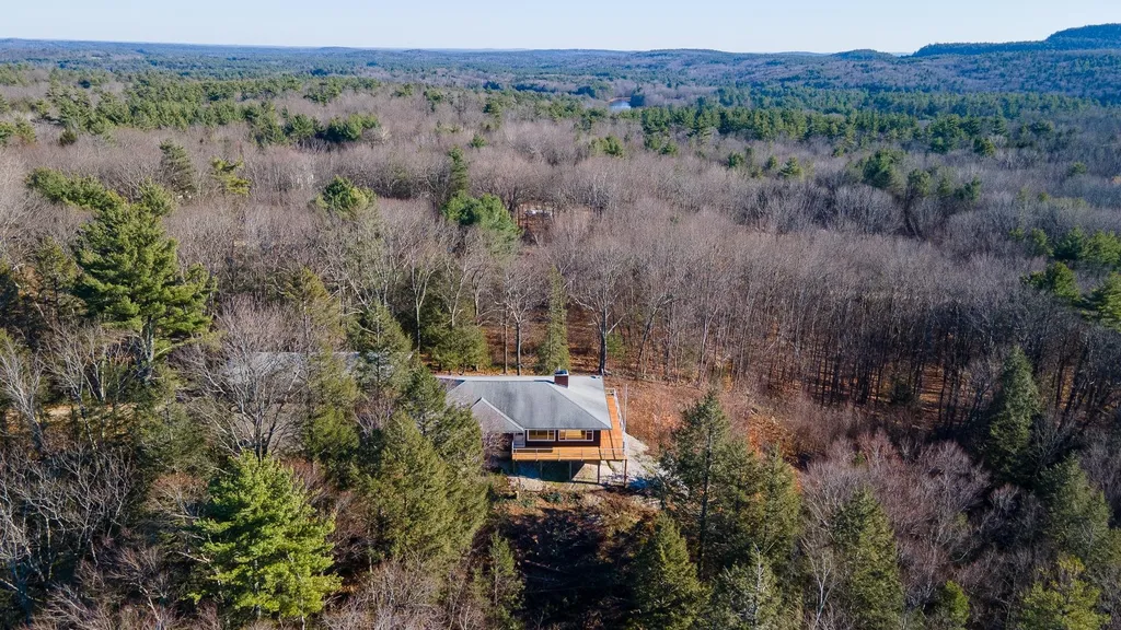 20 Harvey Road Deerfield NH 03037