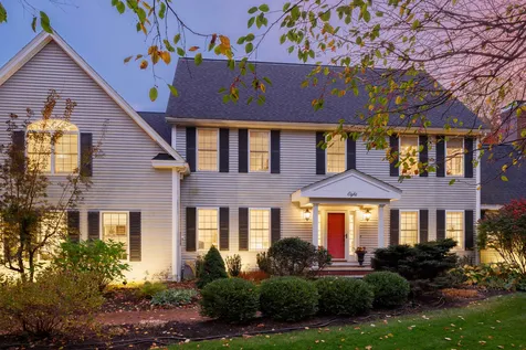 Beech Court, Stratham, NH 03885-4207 4940158 Coldwell Banker