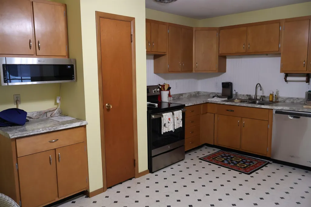 1474 Hartford Avenue Hartford VT 05001