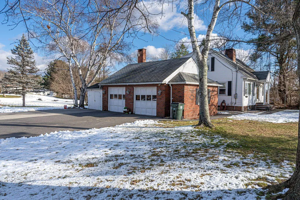 414 S Mammoth Road Manchester NH 03109